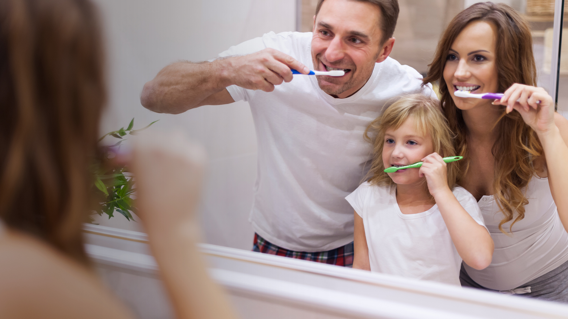 Чи вистачить для гігієни лише зубної щітки та як не боятися стоматологів