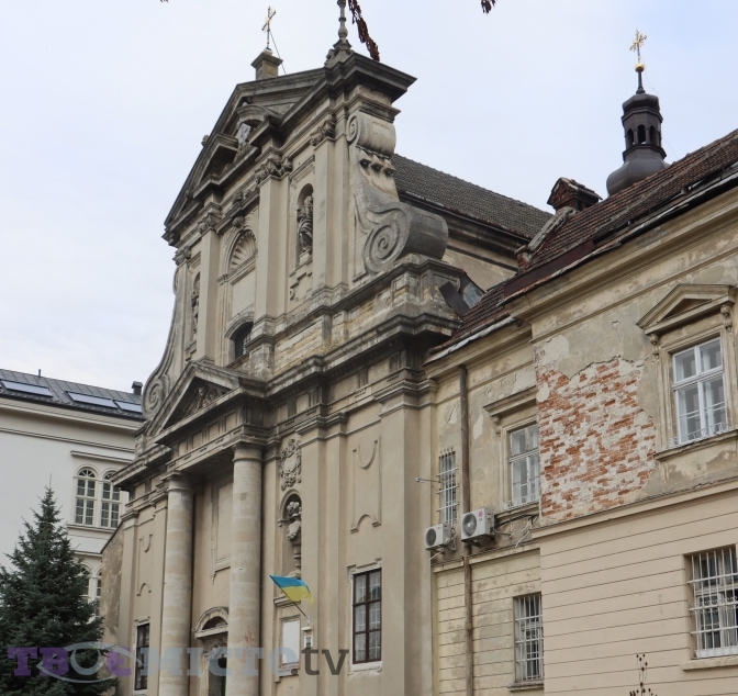 Шарм і катастрофа. Як у самому центрі Львова руйнується монастир XVII століття