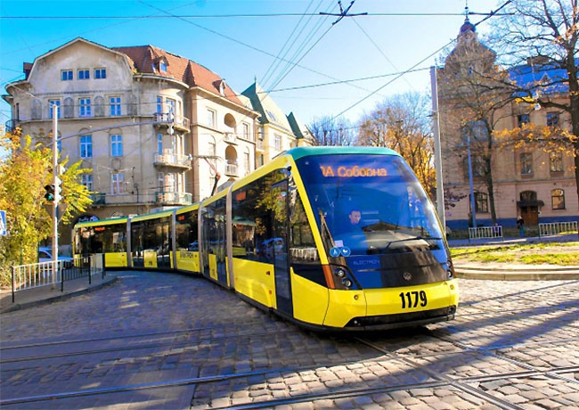 Як трамваї і тролейбус від «Електрону» дисциплінують пасажирів у Львові?